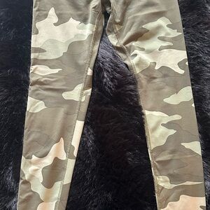 PINK Victoria's Secret Green Tan Camouflage Leggings